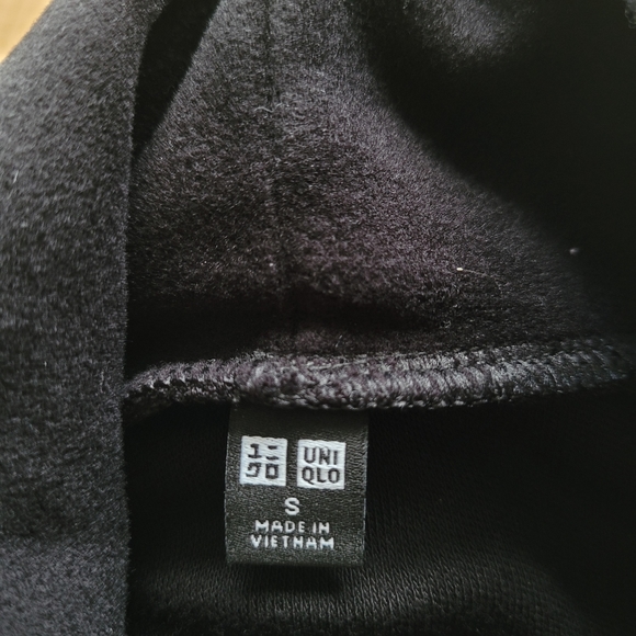 Uniqlo heat tech turtle neck - Picture 3 of 3